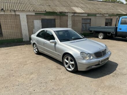 Мерседес Ц-Клас 2001 у Одесі на Automoto.ua Сірий Мерседес Ц-Клас, об'ємом двигуна 2.7 л та пробігом 350 тис. км за 3900 $, фото 1 на Automoto.ua