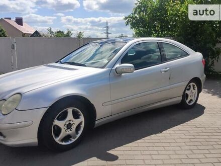 Мерседес Ц-Класс 2001 в Виннице на Automoto.ua Серый Мерседес Ц-Класс, объемом двигателя 2 л и пробегом 222 тыс. км за 3700 $, фото 1 на Automoto.ua
