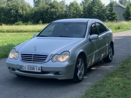 Мерседес Ц-Класс 2001 в Ужгороде на Automoto.ua Серый Мерседес Ц-Класс, объемом двигателя 2.1 л и пробегом 300 тыс. км за 3200 $, фото 1 на Automoto.ua
