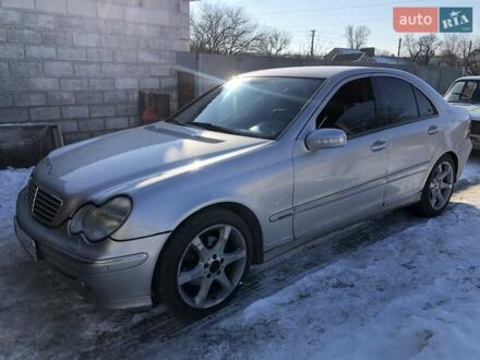 Мерседес Ц-Класс 2001 в Криничках на Automoto.ua Серый Мерседес Ц-Класс, объемом двигателя 2 л и пробегом 516 тыс. км за 5500 $, фото 1 на Automoto.ua