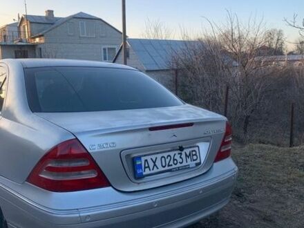 Серый Мерседес Ц-Класс, объемом двигателя 2 л и пробегом 441 тыс. км за 2500 $, фото 1 на Automoto.ua