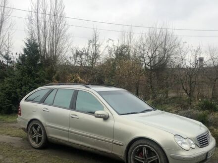 Серый Мерседес Ц-Класс, объемом двигателя 2.7 л и пробегом 320 тыс. км за 4250 $, фото 1 на Automoto.ua