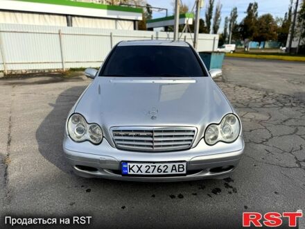 Мерседес Ц-Класс 2001 в Харькове на Automoto.ua Серый Мерседес Ц-Класс, объемом двигателя 2.1 л и пробегом 300 тыс. км за 4000 $, фото 1 на Automoto.ua