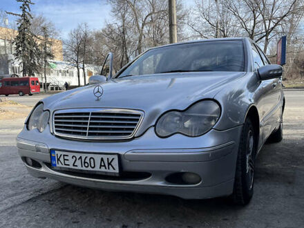 Мерседес Ц-Класс 2001 в Запорожье на Automoto.ua Серый Мерседес Ц-Класс, объемом двигателя 2 л и пробегом 385 тыс. км за 3950 $, фото 1 на Automoto.ua