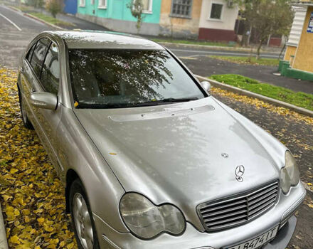 Серый Мерседес Ц-Класс, объемом двигателя 2 л и пробегом 320 тыс. км за 4700 $, фото 1 на Automoto.ua