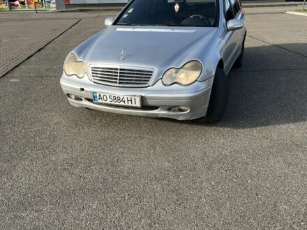 Мерседес Ц-Клас 2002 у Виноградове на Automoto.ua Сірий Мерседес Ц-Клас, об'ємом двигуна 2.1 л та пробігом 399 тис. км за 3300 $, фото 1 на Automoto.ua