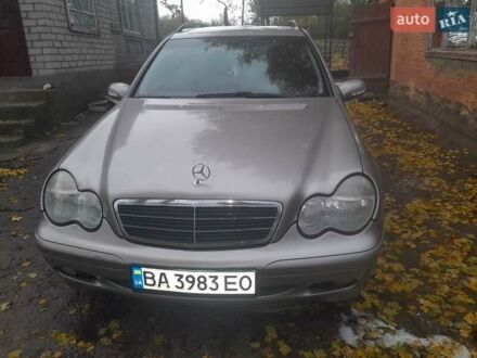 Мерседес Ц-Клас 2002 у Новоукраинке на Automoto.ua Сірий Мерседес Ц-Клас, об'ємом двигуна 2.1 л та пробігом 330 тис. км за 4500 $, фото 1 на Automoto.ua