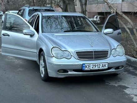 Мерседес Ц-Класс 2002 в Днепре (Днепропетровске) на Automoto.ua Серый Мерседес Ц-Класс, объемом двигателя 1.8 л и пробегом 280 тыс. км за 3300 $, фото 1 на Automoto.ua