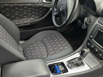 Сірий Мерседес Ц-Клас, об'ємом двигуна 1.8 л та пробігом 200 тис. км за 5200 $, фото 1 на Automoto.ua