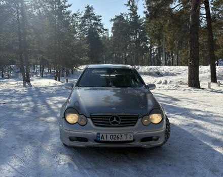 Серый Мерседес Ц-Класс, объемом двигателя 2 л и пробегом 300 тыс. км за 3500 $, фото 1 на Automoto.ua