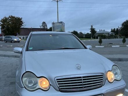 Мерседес Ц-Класс 2002 в Снятине на Automoto.ua Серый Мерседес Ц-Класс, объемом двигателя 2.7 л и пробегом 337 тыс. км за 4199 $, фото 1 на Automoto.ua
