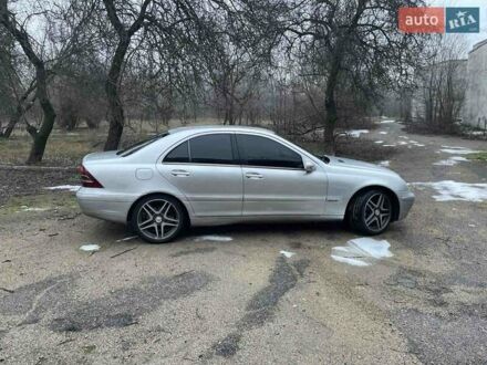 Сірий Мерседес Ц-Клас, об'ємом двигуна 2.1 л та пробігом 350 тис. км за 4200 $, фото 1 на Automoto.ua