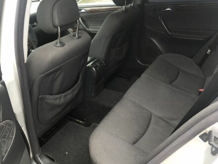 Мерседес Ц-Класс 2002 в Хусте на Automoto.ua Серый Мерседес Ц-Класс, объемом двигателя 2.1 л и пробегом 360 тыс. км за 5000 $, фото 1 на Automoto.ua