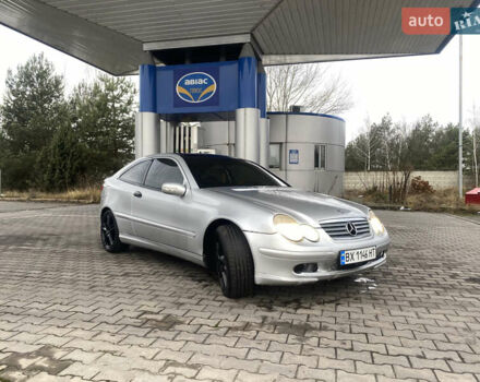 Серый Мерседес Ц-Класс, объемом двигателя 2 л и пробегом 420 тыс. км за 2999 $, фото 1 на Automoto.ua