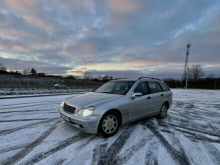 Серый Мерседес Ц-Класс, объемом двигателя 2.1 л и пробегом 463 тыс. км за 4300 $, фото 1 на Automoto.ua