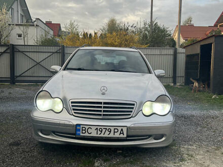 Мерседес Ц-Класс 2002 в Львове на Automoto.ua Серый Мерседес Ц-Класс, объемом двигателя 2.15 л и пробегом 355 тыс. км за 3550 $, фото 1 на Automoto.ua