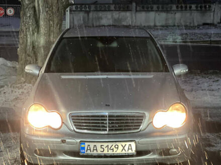 Сірий Мерседес Ц-Клас, об'ємом двигуна 2.15 л та пробігом 638 тис. км за 3600 $, фото 1 на Automoto.ua
