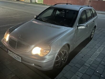 Сірий Мерседес Ц-Клас, об'ємом двигуна 2.2 л та пробігом 330 тис. км за 3500 $, фото 1 на Automoto.ua