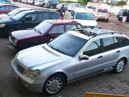 Мерседес Ц-Класс 2002 в Ужгороде на Automoto.ua Серый Мерседес Ц-Класс, объемом двигателя 1.8 л и пробегом 310 тыс. км за 4000 $, фото 1 на Automoto.ua
