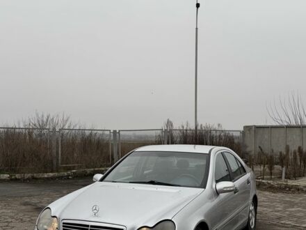 Сірий Мерседес Ц-Клас, об'ємом двигуна 2.2 л та пробігом 300 тис. км за 3100 $, фото 1 на Automoto.ua