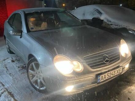 Серый Мерседес Ц-Класс, объемом двигателя 2.15 л и пробегом 235 тыс. км за 4600 $, фото 1 на Automoto.ua