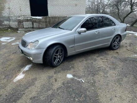 Сірий Мерседес Ц-Клас, об'ємом двигуна 2.1 л та пробігом 350 тис. км за 4200 $, фото 1 на Automoto.ua