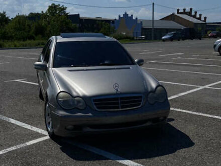 Серый Мерседес Ц-Класс, объемом двигателя 2.15 л и пробегом 338 тыс. км за 5500 $, фото 1 на Automoto.ua