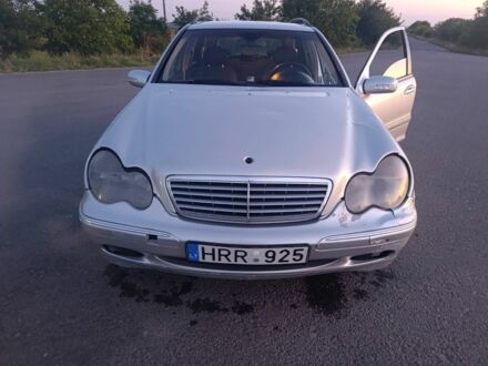 Мерседес Ц-Класс 2003 в Тульчине на Automoto.ua Серый Мерседес Ц-Класс, объемом двигателя 0 л и пробегом 300 тыс. км за 2100 $, фото 1 на Automoto.ua