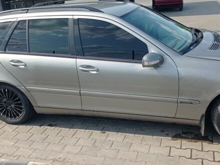 Сірий Мерседес Ц-Клас, об'ємом двигуна 2 л та пробігом 340 тис. км за 2200 $, фото 1 на Automoto.ua