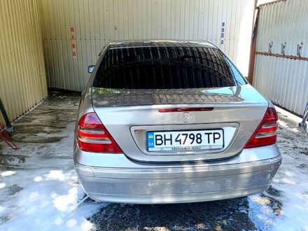 Серый Мерседес Ц-Класс, объемом двигателя 2.1 л и пробегом 400 тыс. км за 5500 $, фото 1 на Automoto.ua