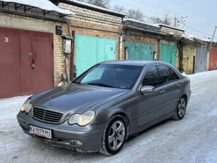 Сірий Мерседес Ц-Клас, об'ємом двигуна 2.1 л та пробігом 380 тис. км за 3300 $, фото 1 на Automoto.ua