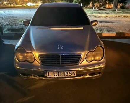 Серый Мерседес Ц-Класс, объемом двигателя 3.2 л и пробегом 218 тыс. км за 1700 $, фото 1 на Automoto.ua