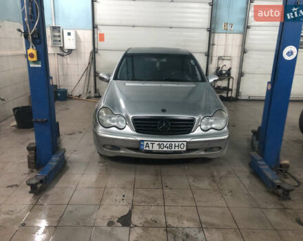 Сірий Мерседес Ц-Клас, об'ємом двигуна 1.8 л та пробігом 300 тис. км за 5100 $, фото 1 на Automoto.ua