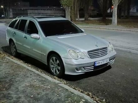 Мерседес Ц-Клас 2004 у Павлограде на Automoto.ua Сірий Мерседес Ц-Клас, об'ємом двигуна 2.15 л та пробігом 300 тис. км за 5200 $, фото 1 на Automoto.ua