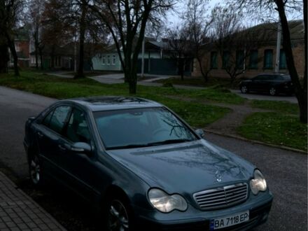 Серый Мерседес Ц-Класс, объемом двигателя 2.1 л и пробегом 500 тыс. км за 5400 $, фото 1 на Automoto.ua