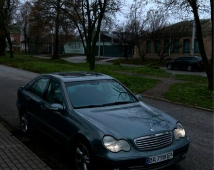 Серый Мерседес Ц-Класс, объемом двигателя 2.1 л и пробегом 500 тыс. км за 5400 $, фото 1 на Automoto.ua