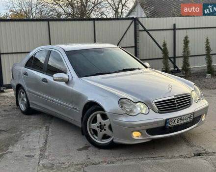 Мерседес Ц-Клас 2004 у Нетешине на Automoto.ua Сірий Мерседес Ц-Клас, об'ємом двигуна 2.2 л та пробігом 245 тис. км за 5550 $, фото 1 на Automoto.ua