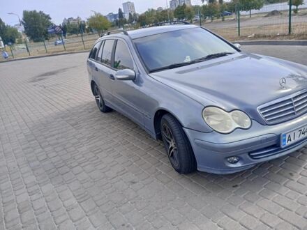 Мерседес Ц-Класс 2004 в Вышгороде на Automoto.ua Серый Мерседес Ц-Класс, объемом двигателя 1.8 л и пробегом 380 тыс. км за 4900 $, фото 1 на Automoto.ua