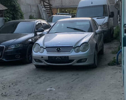 Серый Мерседес Ц-Класс, объемом двигателя 1.8 л и пробегом 384 тыс. км за 2500 $, фото 1 на Automoto.ua