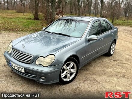 Сірий Мерседес Ц-Клас, об'ємом двигуна 2.1 л та пробігом 300 тис. км за 5400 $, фото 1 на Automoto.ua