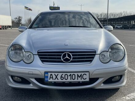 Серый Мерседес Ц-Класс, объемом двигателя 1.8 л и пробегом 250 тыс. км за 5000 $, фото 1 на Automoto.ua