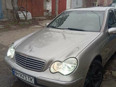 Серый Мерседес Ц-Класс, объемом двигателя 1.8 л и пробегом 245 тыс. км за 5200 $, фото 1 на Automoto.ua