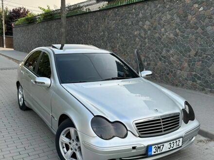 Мерседес Ц-Клас 2004 у Белой Церкве на Automoto.ua Сірий Мерседес Ц-Клас, об'ємом двигуна 2.2 л та пробігом 300 тис. км за 2200 $, фото 1 на Automoto.ua