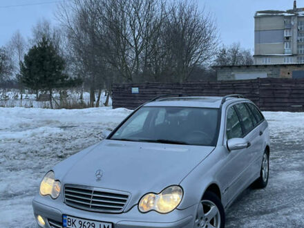 Серый Мерседес Ц-Класс, объемом двигателя 1.8 л и пробегом 253 тыс. км за 4900 $, фото 1 на Automoto.ua