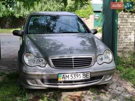 Серый Мерседес Ц-Класс, объемом двигателя 2 л и пробегом 250 тыс. км за 8400 $, фото 1 на Automoto.ua