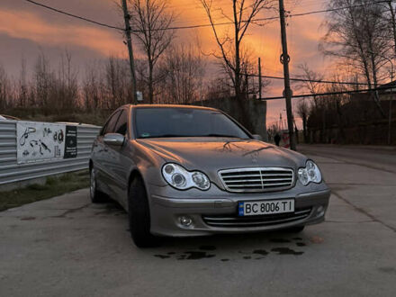 Мерседес Ц-Клас 2004 у Бориславе на Automoto.ua Сірий Мерседес Ц-Клас, об'ємом двигуна 1.8 л та пробігом 202 тис. км за 6500 $, фото 1 на Automoto.ua