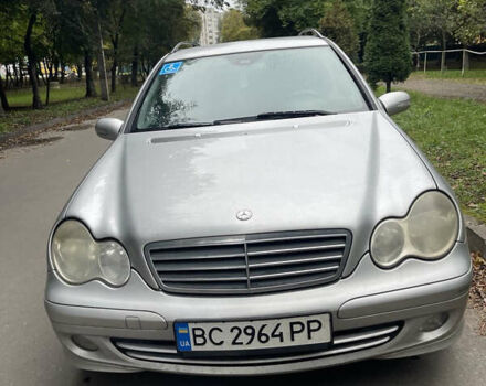 Серый Мерседес Ц-Класс, объемом двигателя 2.2 л и пробегом 350 тыс. км за 6000 $, фото 1 на Automoto.ua