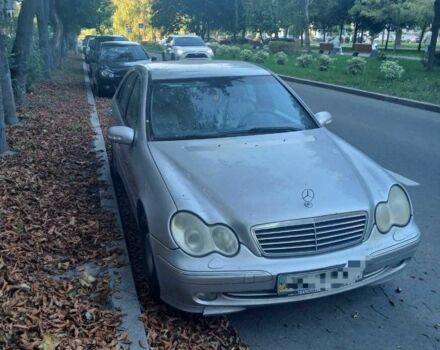 Сірий Мерседес Ц-Клас, об'ємом двигуна 2 л та пробігом 320 тис. км за 3062 $, фото 1 на Automoto.ua