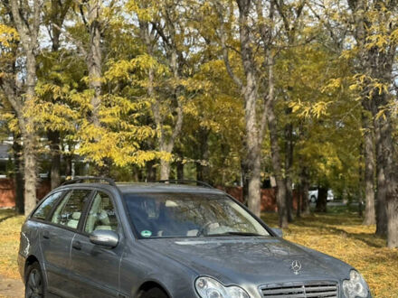 Сірий Мерседес Ц-Клас, об'ємом двигуна 2.15 л та пробігом 315 тис. км за 6100 $, фото 1 на Automoto.ua