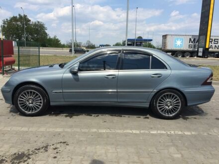 Сірий Мерседес Ц-Клас, об'ємом двигуна 1.8 л та пробігом 260 тис. км за 9000 $, фото 1 на Automoto.ua